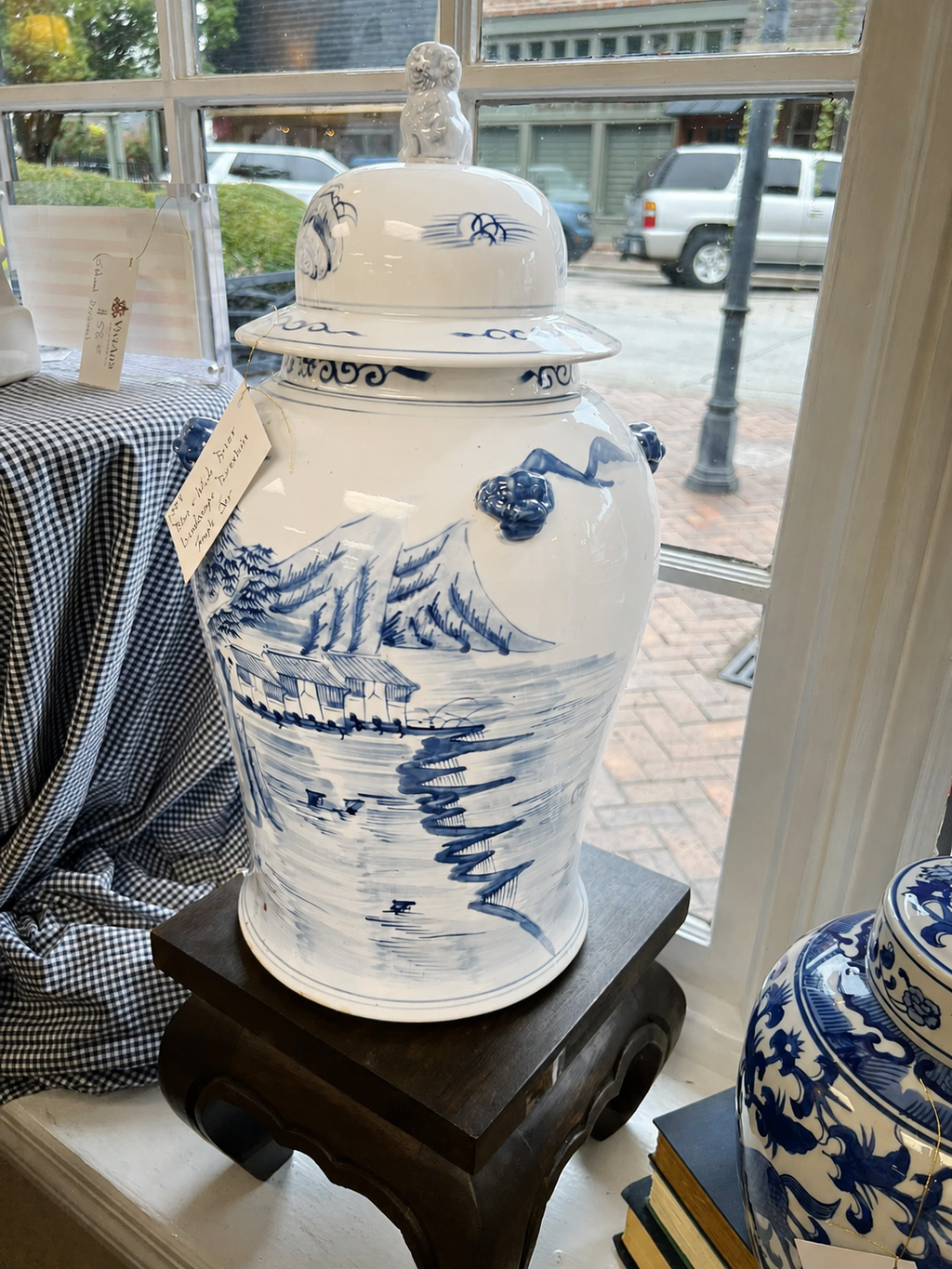 Large Blue & White Porcelain Ginger Jar with Lid Classic Decorative Ceramic Accent